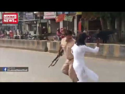 Allahabad: Girls protesting in front of Amit Shah Convey manhandled by cops, video viral | अमित शाह के काफिले को काले झंडे दिखाने वाली लड़कियों की बाल पकड़कर बेंत से पिटाई, वीडियो वायरल