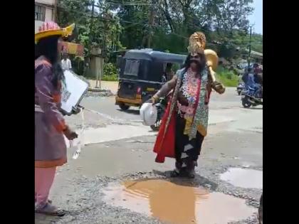 Yamraj and Chitragupta Spotted in Udupi Video Viral Unique Protest in karnataka | Viral Video: उडुपी की खस्ताहाल सड़कों का निरीक्षण करने उतरें 'यमराज' और 'चित्रगुप्त', नापी गड्ढों की लंबाई