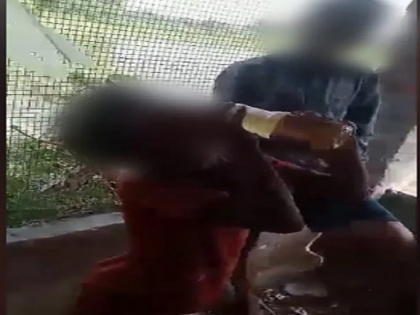 UP Siddharthnagar minor boys suspected of theft forced to drink urine, tortured with Chillies | यूपी में चोरी के संदेह पर दो नाबालिग लड़कों के साथ क्रूरता, पेशाब पिलाया गया, गुप्तांगों में मिर्च डाली