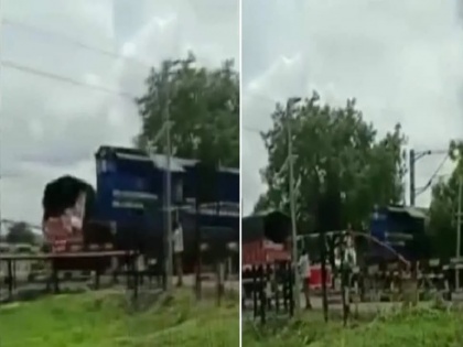 viral Video Bidar Karnataka Passenger train collided with truck stuck railway track watch horrifying accident | Video: रेलवे ट्रैक पर फंसे ट्रक को पैसेंजर ट्रेन ने ऐसे मारी टक्कर, लोगों ने कैमरे में कैद किया मंजर, देखें हादसे का खौफनाक वीडियो