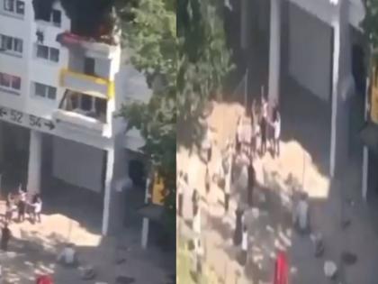 France viral video two kids jump from buring house crowd caught | तीसरे माले में लगी आग से जान बचाने के लिए कूद गए बच्चे, भीड़ ने यूं किया कैच, देखें वायरल वीडियो France viral video two kids jump from buring house crowd caught | तीसरे माले में लगी आग से जान बचाने के लिए कूद गए बच्चे, भीड़ ने यूं किया कैच, देखें वायरल वीडियो