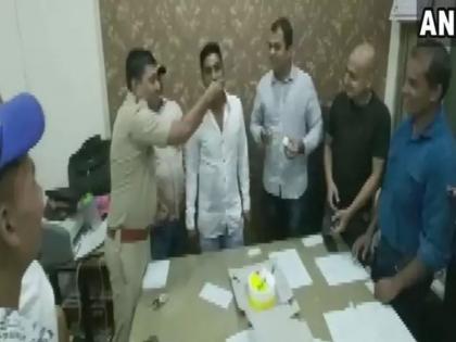Mumbai: criminal birthday Celebrated inside a police station, 5 policemen suspended | मुंबई: पुलिस स्टेशन के अंदर अपराधी के बर्थडे पर मनाया गया जश्न, वीडियो वायरल होने के बाद 5 पुलिसकर्मी सस्पेंड