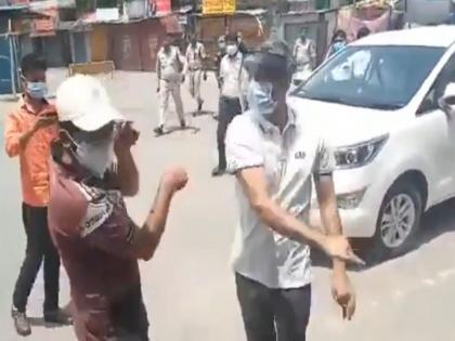 Collector slaps young man for ignoring Kovid-19 rules, video viral on social media | कोरोना नियमों की अनदेखी पर कलेक्टर ने युवक को जड़ा थप्पड़, सोशल मीडिया पर वीडियो वायरल