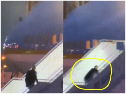 viral video show usa president joe biden Trips on Air Force plane in poland russia ukraine war | वीडियो: सीढ़ियों पर चढ़ते-चढ़ते अचानक लड़खड़ा कर गिर गए अमेरिकी राष्ट्रपति जो बाइडन, करीब 2 साल पहले भी घटी थी ऐसी ही घटना