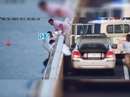 Viral Video Woman Tries To End Life By Jumping Off Atal Setu Rescued Watch Viral Video | Viral Video: महिला ने की अटल सेतु से कूदने की कोशिश की, ड्राइवर और पुलिस ने बचाया, वायरल हुआ वीडियो, यहां देखें Viral Video Woman Tries To End Life By Jumping Off Atal Setu Rescued Watch Viral Video | Viral Video: महिला ने की अटल सेतु से कूदने की कोशिश की, ड्राइवर और पुलिस ने बचाया, वायरल हुआ वीडियो, यहां देखें