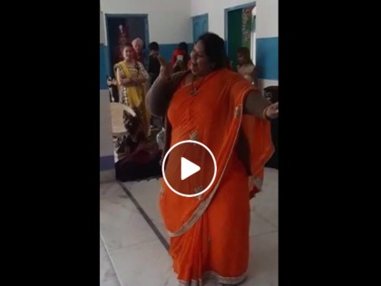 viral video lady dancing on simba movie song ladki aankh mare | 'डब्बू अंकल' के बाद अब वायरल हुआ 'डांसिंग आंटी' का वीडियो, 'लड़की आंख मारे' पर बिखेरा जलवा