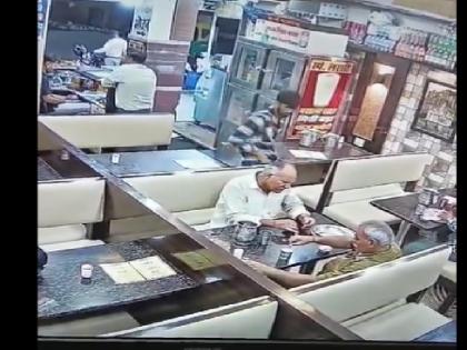 Watch man was eating carefree in restaurant when suddenly a thief entered and then ran away with the phone Video of Jodhpur goes viral | Watch: रेस्टोरेंट में बेफिक्र होकर खाना खा रहा था शख्स, अचानक चोर ने मारी एंट्री फिर हुआ कुछ ऐसा... Watch man was eating carefree in restaurant when suddenly a thief entered and then ran away with the phone Video of Jodhpur goes viral | Watch: रेस्टोरेंट में बेफिक्र होकर खाना खा रहा था शख्स, अचानक चोर ने मारी एंट्री फिर हुआ कुछ ऐसा...