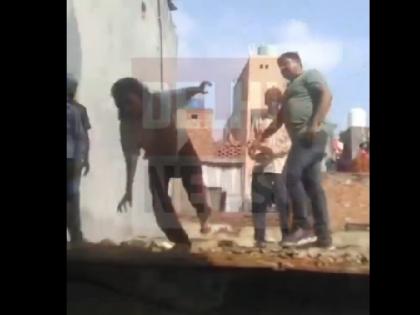 Viral Video Delhi Dealer throws minor from rooftop during argument in Aman Vihar Helpless Victim Left Weeping In Full Public View | Viral Video: जमीन विवाद को लेकर दिल्ली में डीलर की दंबंगई, बहस के दौरान नाबालिग को छत से फेंका; कैमरे में कैद घटना Viral Video Delhi Dealer throws minor from rooftop during argument in Aman Vihar Helpless Victim Left Weeping In Full Public View | Viral Video: जमीन विवाद को लेकर दिल्ली में डीलर की दंबंगई, बहस के दौरान नाबालिग को छत से फेंका; कैमरे में कैद घटना