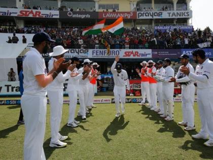 Ind Vs SL Sri Lanka trail by 466 runs Ravindra Jadeja notout 175 runs one wick IND 574-8 d SL 108-4 virat kohli 100 match | Ind Vs SL: श्रीलंका अभी भारत से 466 रन पीछे, 4 विकेट गिरे, जडेजा ने 175 रन के बाद एक विकेट झटके, विराट कोहली को सम्मान, देखें वीडियो