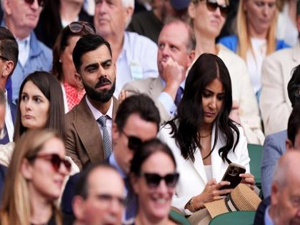 Virat Kohli, Anushka Sharma enjoy Novak Djokovic's stellar performance at Wimbledon | विराट कोहली, अनुष्का शर्मा ने विंबलडन में नोवाक जोकोविच का शानदार प्रदर्शन का उठाया लुत्फ