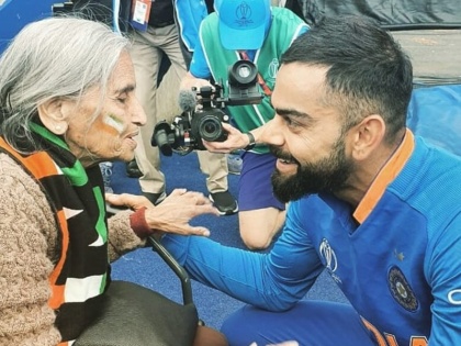 ICC World Cup 2019: Virat Kohli, Rohit Sharma Takes Blessings From Elderly Indian Fan After India win over Bangladesh | IND vs BAN: भारत की जीत के बाद कोहली-रोहित ने लिया 87 साल की भारतीय फैन से आशीर्वाद, वीडियो हुआ वायरल