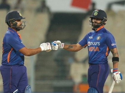 India vs West Indies Virat Kohli equals Rohit Sharma's record after scoring 30th T20I fifty 41 balls 52 runs | India vs West Indies: विराट कोहली ने 30वां टी20 अंतरराष्ट्रीय फिफ्टी बनाकर रोहित शर्मा के रिकॉर्ड की बराबरी की, 41 बॉल 52 रन