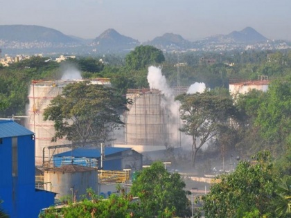 Visakhapatnam: The rumor of a gas leak again, govte is busy removing the fear of the villagers | विशाखापत्तनम: दोबारा गैस रिसाव की उड़ी अफवाह, गांव वासियों का डर दूर करने में जुटी सरकार