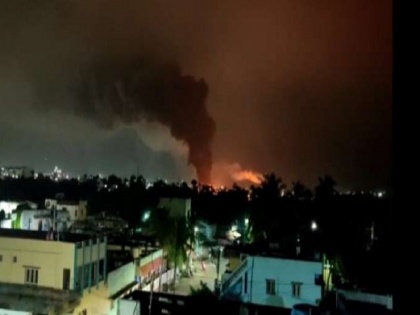 Massive fire breaks out at Visakhapatnam's Pharma City, emergency services at spot | आंध्र प्रदेशः विशाखापत्तनम के इंडस्ट्रीयल एरिया में धमाके के साथ लगी आग, कई घायल