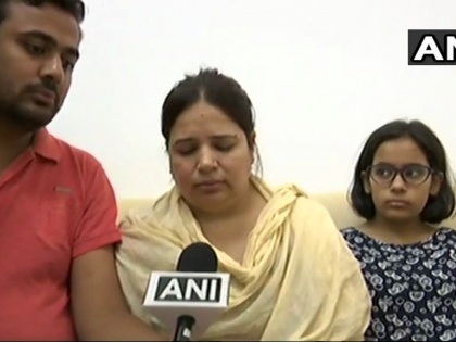 Lucknow Shootout: CM yogi met vivek tiwari family, know top updates here | लखनऊ गोलीकांडः विवेक की पत्नी से मिले सीएम योगी, दिया आवास और नौकरी का भरोसा