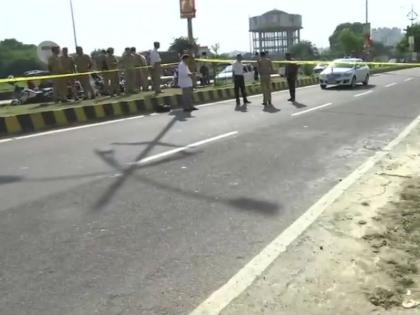 Lucknow shootout: SIT reaches at spot for dramatization, Kalpana & Sana present | लखनऊ शूटकांड: सना और कल्पना को लेकर मौके पर पहुंची SIT, किया 'उस रात' का नाट्य रूपांतरण Lucknow shootout: SIT reaches at spot for dramatization, Kalpana & Sana present | लखनऊ शूटकांड: सना और कल्पना को लेकर मौके पर पहुंची SIT, किया 'उस रात' का नाट्य रूपांतरण