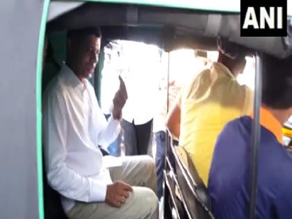Odisha BJD leader VK Pandian leaves from a polling station in Bhubaneswar in an auto rickshaw after casting his vote for the sixth phase of Lok Sabha Elections 2024 | Lok Sabha Elections 2024 Phase 6: ऑटो में मतदाता केंद्र पहुंचे ओडिशा बीजेडी अध्यक्ष वीके पांडियन, डाला वोट; देखें