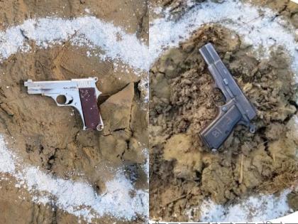 Varanasi police killed two notorious criminals of Bihar, shot the inspector and looted the pistol | बिहार के दो कुख्यात अपराधियों को वाराणसी पुलिस ने किया ढेर, दरोगा को गोली मारकर लूटी थी पिस्टल Varanasi police killed two notorious criminals of Bihar, shot the inspector and looted the pistol | बिहार के दो कुख्यात अपराधियों को वाराणसी पुलिस ने किया ढेर, दरोगा को गोली मारकर लूटी थी पिस्टल