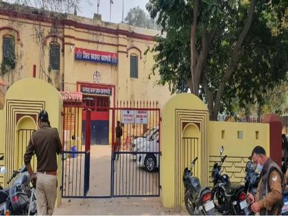 After the death of the prisoner, there was a fierce commotion in the jail, the prisoners beat up the guards | 'पगली घंटी' बजी जेल में, कैदी की मौत के बाद जेल में मचा जमकर हंगामा, कैदियों ने की बंदी रक्षकों के साथ मारपीट