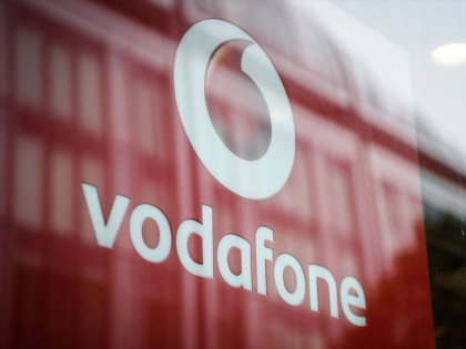 Vodafone Idea is considering raising mobile rates, telecom company expressed happiness over getting 10 years time for depositing AGR dues | वोडाफोन आइडिया मोबाइल दरों को बढ़ाने पर कर रहा है विचार, टेलीकॉम कंपनी ने एजीआर के बकाये को जमा करने के लिए 10 साल के समय मिलने पर जताई खुशी