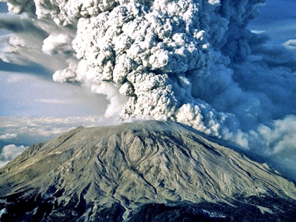 trending viral video: Indonesian Semeru volcano erupts | Video: कभी आपने ज्वालामुखी फटते देखा है?, वीडियो में देखें इंडोनेशिया में 5 किमी ऊपर उठा धुएं का गुबार