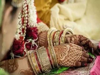 Kerala bride signs marriage contract to allowing partner to spend time with his friends till 9 pm | शादी के बाद दोस्त बिछ़ड़े ना इसलिए केरल में दुल्हन से दोस्तों ने करवाए अजब एग्रीमेंट, सोशल मीडिया पर हुआ वायरल