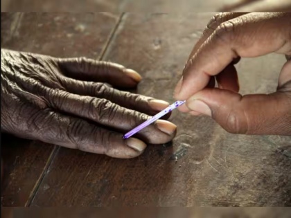 Lok Sabha Elections 2024: Election Commission said that more than 31 thousand voters in Uttar Pradesh are above 100 years of age | Lok Sabha Elections 2024: 'यूपी में कुल 15.29 करोड़ वोटरों में 31 हजार ऐसे हैं, जो उम्र का नाबाद शतक लगा चुके हैं'- चुनाव आयोग ने कहा