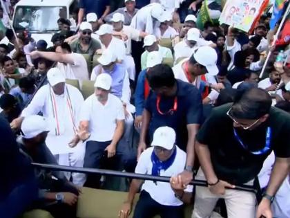 Special Intensive Revision Can SIR voter list start October across country Election Commission meeting State Election Officers | विशेष गहन पुनरीक्षणः पूरे देश में वोटर लिस्ट का SIR अक्टूबर से हो सकता शुरू?, निर्वाचन आयोग ने राज्य निर्वाचन अधिकारियों के साथ की बैठक