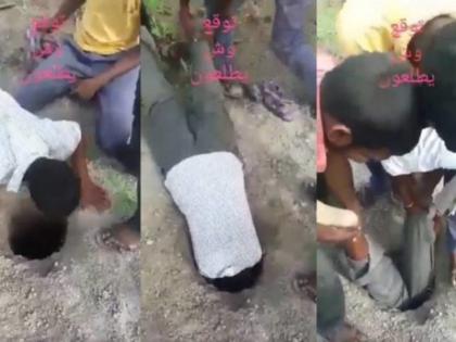 karnataka man getting into hole head first in unique rescue mission watch viral video that breaks social media | बेजुबान को बचाने के लिए किया विचित्र रेस्क्यू ऑपरेशन, देखें वायरल हो रहा वीडियो karnataka man getting into hole head first in unique rescue mission watch viral video that breaks social media | बेजुबान को बचाने के लिए किया विचित्र रेस्क्यू ऑपरेशन, देखें वायरल हो रहा वीडियो