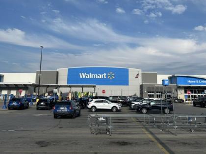 US Panic due to stabbing in Michigan Walmart store 11 people injured attacker in police custody | US: मिशिनगन वॉलमार्ट स्टोर में चाकूबाजी से दहशत, 11 लोग घायल; पुलिस हिरासत में हमलावर