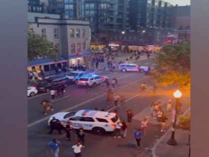 America Washington, DC shooting incident multiple people including police officer shot | अमेरिका: वाशिंगटन डीसी में फायरिंग, पुलिस अधिकारी सहित कई लोगों को मारी गई गोली