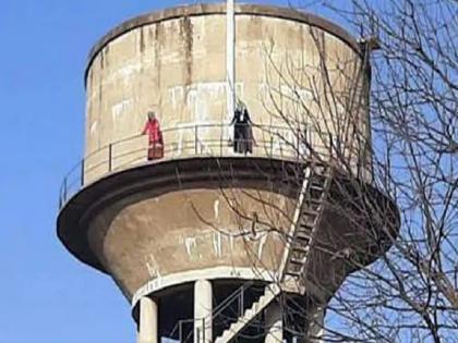 Rajasthan: Girl Students threatening to jump from water tank, demand to postpone exam date | राजस्थान: परीक्षा तिथि बढ़वाने के लिए 4 दिन से छात्राएं टंकी पर, 2 बार छिड़क चुकी हैं पेट्रोल Rajasthan: Girl Students threatening to jump from water tank, demand to postpone exam date | राजस्थान: परीक्षा तिथि बढ़वाने के लिए 4 दिन से छात्राएं टंकी पर, 2 बार छिड़क चुकी हैं पेट्रोल