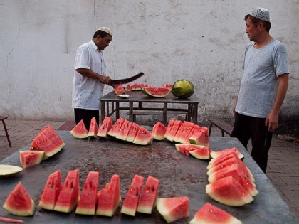 Kashmiris eat watermelon worth Rs 5 crore every day | OMG! रमजान में हर दिन 5 करोड़ रुपये का तरबूज खा रहे हैं कश्मीरी