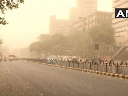 Darkness prevails in many places in Delhi, thunderstorms with thunderstorms | दिल्ली का मौसम: दिल्ली में कई जगहों पर दिन में छाया अंधेरा, आंधी-तूफान के साथ झमाझम बारिश
