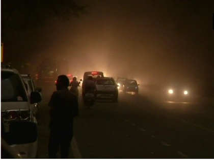 delhi ncr pollution on Dangerous PM10 level weather report | पांचवे दिन भी नहीं सुधरे दिल्ली के हालात, ‘खतरनाक’ स्तर पर बरकरार प्रदूषण