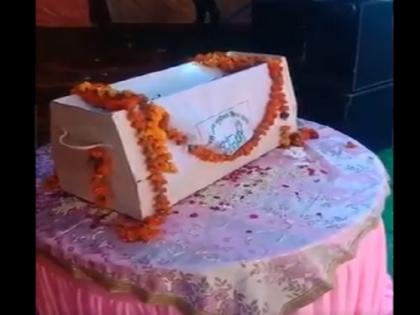 Kisan Andolan Punjab family keep Donation Box for farmers in wedding says no to gifts video | Video: पंजाबी परिवार में अनोखी शादी, लगाया डोनेशन बॉक्स, परिवार की अपील- गिफ्ट नहीं, किसानों के लिए दान दें Kisan Andolan Punjab family keep Donation Box for farmers in wedding says no to gifts video | Video: पंजाबी परिवार में अनोखी शादी, लगाया डोनेशन बॉक्स, परिवार की अपील- गिफ्ट नहीं, किसानों के लिए दान दें
