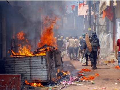 Fresh violence reported in West Bengal over Ram Navami rallies | रामनवमी जुलूस: पश्चिम बंगाल में फिर हुई हिंसा, बम फटने की घटना में पुलिस अधिकारी ने हाथ गंवाया