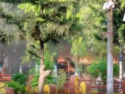 West Bengal: Uproar again in Kaliaganj, mob protesting the death of girl set fire in police station | पश्चिम बंगाल: कलियागंज में फिर बवाल, युवती की मौत पर प्रदर्शन कर रही भीड़ ने पुलिस थाने में लगाई आग