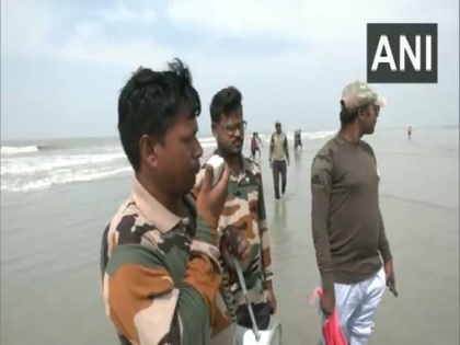 West Bengal Bakkhali Beach evacuated after cyclone Mocha warning 8 teams 200 rescuers deployed Digha | वीडियो: चक्रवात ‘मोचा’ की चेतावनी के बाद खाली कराया गया पश्चिम बंगाल का बक्खाली बीच, दीघा में तैनात किए गए 8 टीम-200 बचावकर्मी