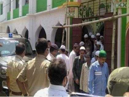 Coronavirus Lockdown: Friday Prayer Crowd Dispersed By Police In West Bengal's Murshidabad | मुर्शिदाबाद में लॉकडाउन तोड़कर नमाज के लिए मस्जिद में जुटे थे सैकड़ों लोग, पुलिस ने लिया ये एक्शन