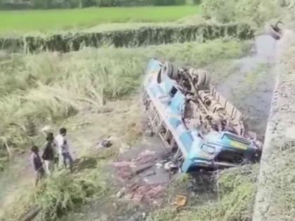 WestBengal:5 people died, 20 injured when a bus fell into a canal in Hooghly district's Haripal | पश्चिम बंगाल: हुगली नहर में बस गिरी, 5 लोगों की मौत, 22 घायल
