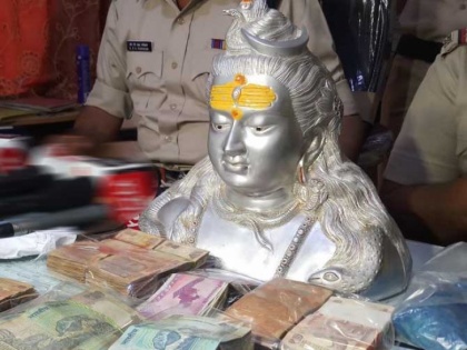 Indore Police custody of two thieves, Lord Shiva's 11 kilits, silver statue seized | इंदौर पुलिस के हत्थे चढ़े दो चोर भाई, भगवान शंकर की 11 किलों वजनी चांदी की मूर्ति जब्त