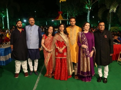 Isha Ambani and Anand Piramal Wedding: Interesting Gujarati wedding rituals one must know | 12 दिसंबर को ईशा अंबानी-आनंद पीरामल की शादी, धमाकेदार गुजराती वेडिंग में शामिल होंगी ये 10 रस्में