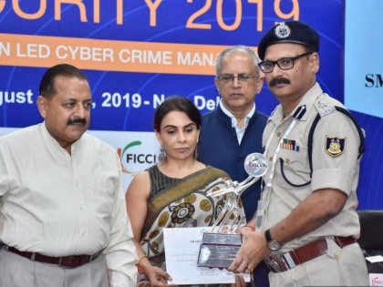 CRPF get FICCI award for its work in Maoist area Chhattisgarh | छत्तीसगढ़ के माओवादी इलाकों में बेहतरीन कार्य के लिए CRPF को मिला FICCI अवार्ड