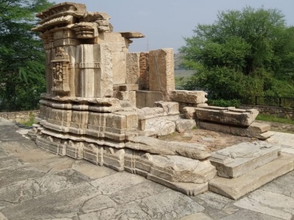 the history of saas bahu temple of udaipur in hindi, know the background story of saas bahu temple | 1100 साल पुराने इस मंदिर में नहीं है एक भी भगवान की प्रतिमा, जानें क्या है इसका इतिहास