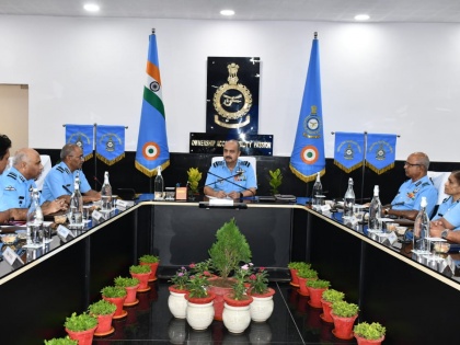 Self-reliant India Air Force Chief Vivek Ram Chowdhary said active participation personnel transformation started towards nation building is very important | आत्मनिर्भर भारतः वायुसेना प्रमुख चौधरी ने कहा-राष्ट्र निर्माण की दिशा में शुरू किए गए परिवर्तन में कर्मियों की सक्रिय भागीदारी बेहद अहम