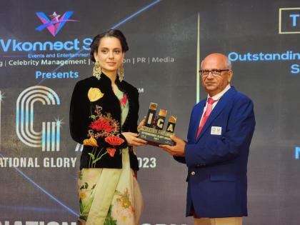 actress Kangana Ranaut honored Former Indian diving and waterpolo player Olympic judge Mayur Vyas Lifetime Achievement | भारतीय डाइविंग टीम के वर्तमान कोच और ओलंपिक जज मयूर व्यास को लाइफटाइम अचीवमेंट अवार्ड से सम्मानित, कंगना राणावत ने दिया सम्मान