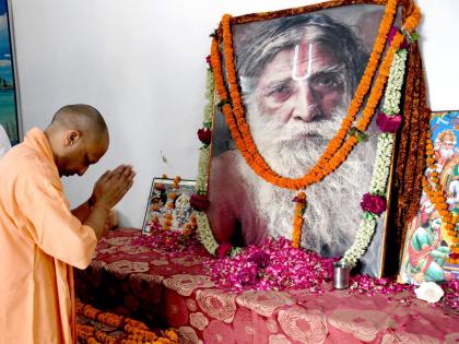 CM Yogi Adityanath reached Ayodhya worshiped in Ramlala mandir and also inquired about the progress of Ram temple construction | अयोध्या पहुंचे सीएम योगी आदित्यनाथ, रामलला दरबार में पूजा-अर्चना और राम मंदिर निर्माण की प्रगति पर भी जानकारी ली