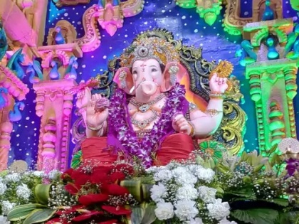 Happy Ganesh Chaturthi 2023 king of Mumbai Lalbagh sits Patna wears crown worth Rs 30 lakh Governor and CM arrive | Happy Ganesh Chaturthi 2023: पटना में विराजे मुंबई लालबाग के राजा, 30 लाख का मुकुट पहनाया, राज्यपाल और सीएम पहुंचे