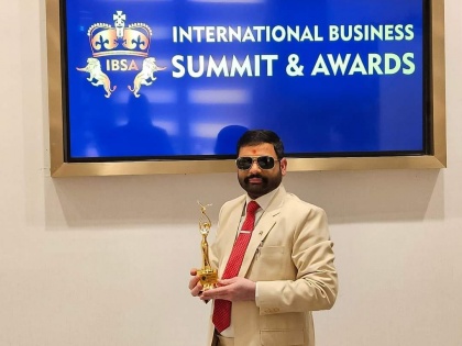 Lucknow International Business Summit Award 2023 Dr Sunil Kumar Verma honored dubai | Lucknow: "इंस्पायरिंग लीडर ऑफ द ईयर" पुरस्कार से सम्मानित सुनील कुमार वर्मा
